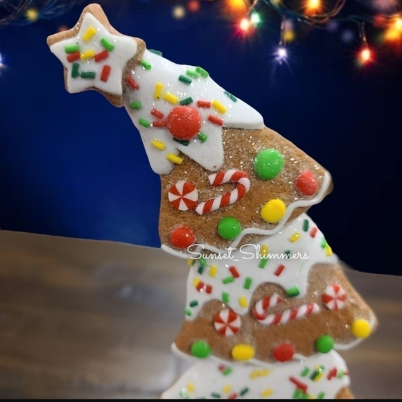 Leaning Grinch Whoville Gingerbread Tree Frosted Candy Cane Peppermint New - Picture 3 of 4